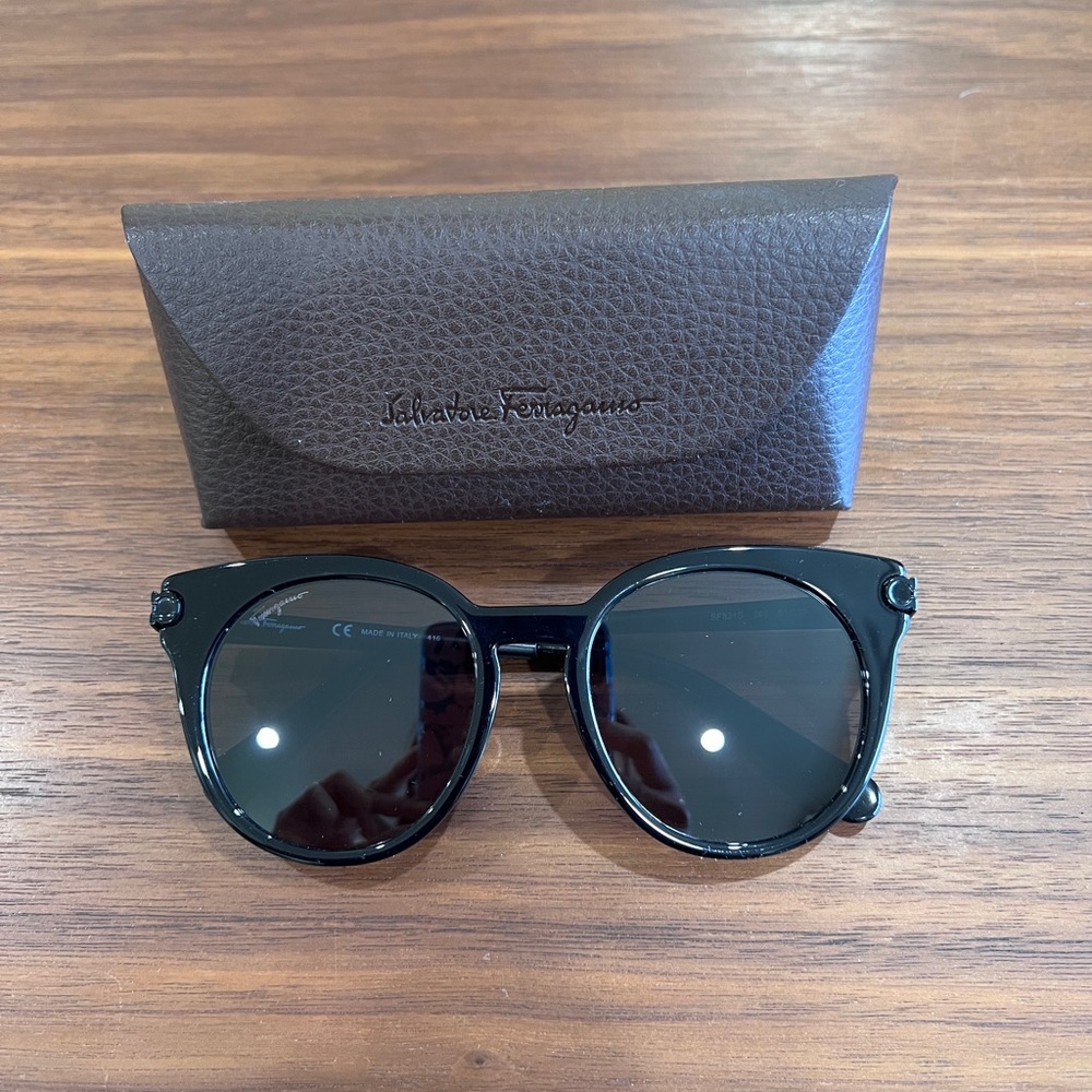 Salvatore Ferragamo sunglasses SF831S